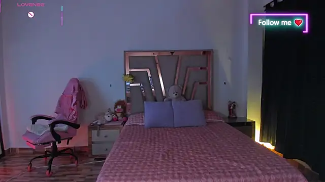 lunaarose online show from January 11, 4:06 am