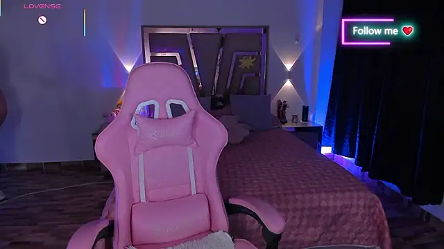 lunaarose online show from February 28, 4:45 am