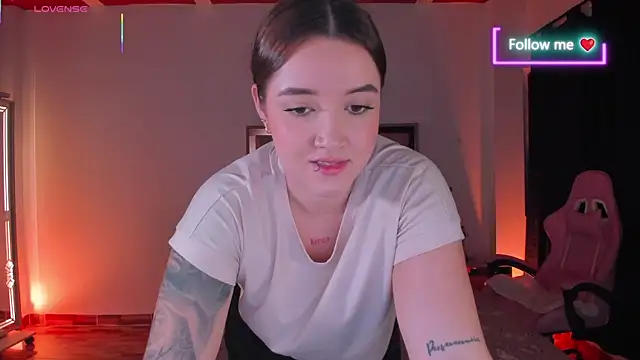 lunaarose online show from May 12, 3:04 am