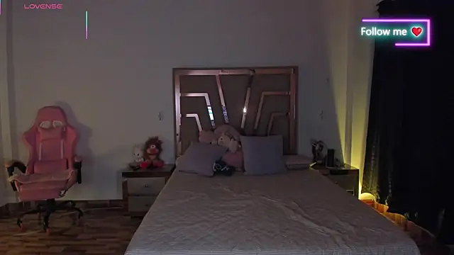 lunaarose online show from April 9, 2:47 am