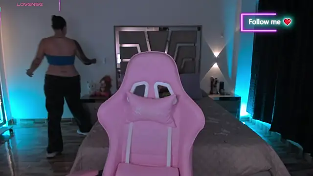 lunaarose online show from May 8, 4:05 am