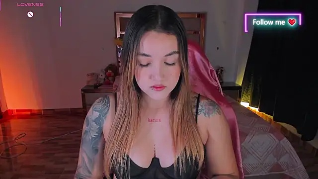 lunaarose online show from January 17, 3:58 am