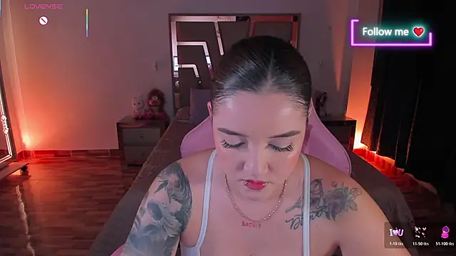 lunaarose online show from May 13, 3:12 am
