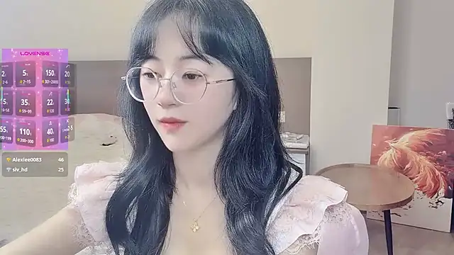 nini a online show from April 11, 11:36 am