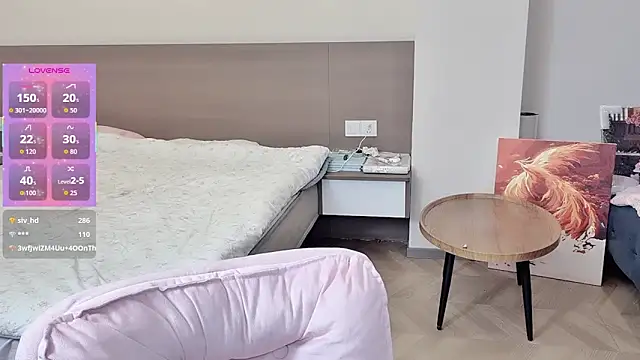 nini a online show from March 28, 12:26 pm