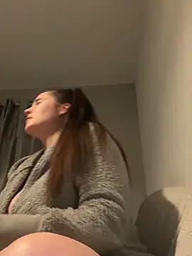 LollyLove  online show from April 7, 8:11 pm