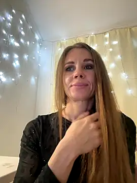 LucieMack online show from October 17, 8:34 pm