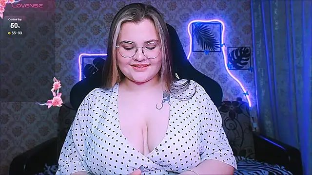 InLoveWithLife26 online show from May 13, 6:02 pm