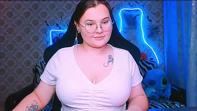 InLoveWithLife26 online show from October 30, 7:15 pm