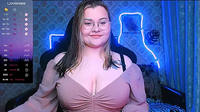 InLoveWithLife26 online show from May 7, 7:28 pm
