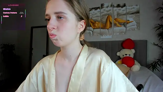 Camilla Kelly online show from February 13, 8:05 am