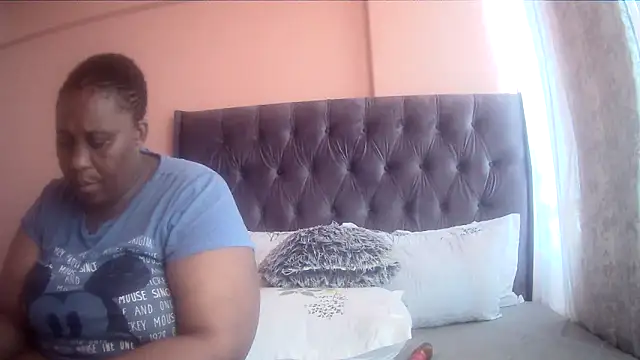 HUGEASSXXXXX online show from February 8, 8:18 am