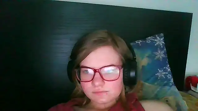 Moonolighta online show from November 5, 12:32 pm