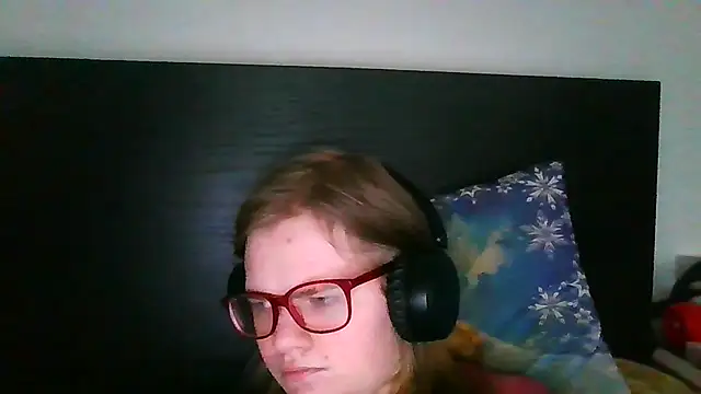 Moonolighta online show from November 9, 8:32 am