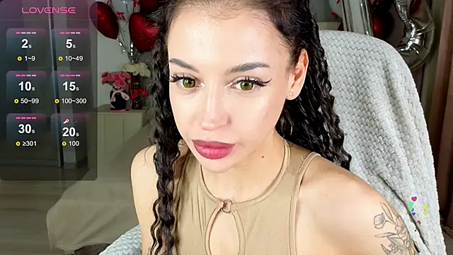 Alexa   Hill online show from October 4, 8:57 pm