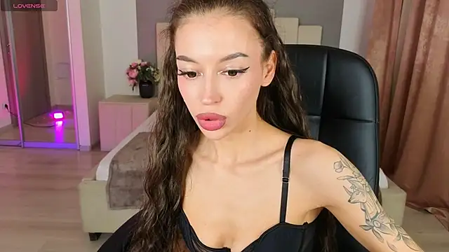 Alexa   Hill online show from September 8, 8:08 pm