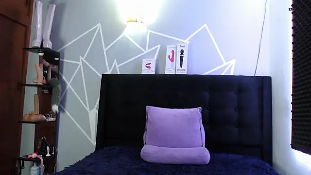 Snapshot of karlamoon23 chatting on October 1, 10:37 pm karlamoon23 online show from October 1, 10:37 pm