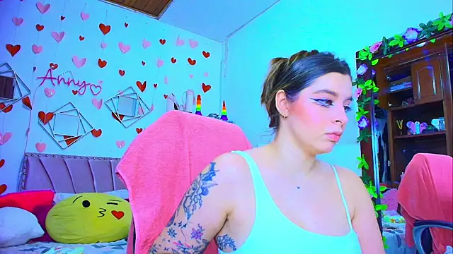 Snapshot of Anny_Hurtado chatting on October 2, 8:19 am Anny Hurtado online show from October 2, 8:19 am