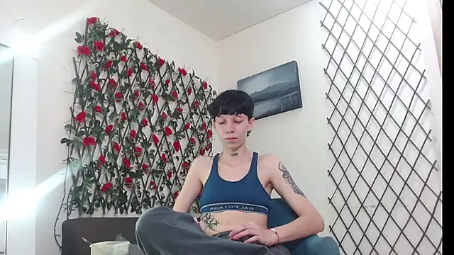 LiamBrown09 online show from May 19, 7:21 pm