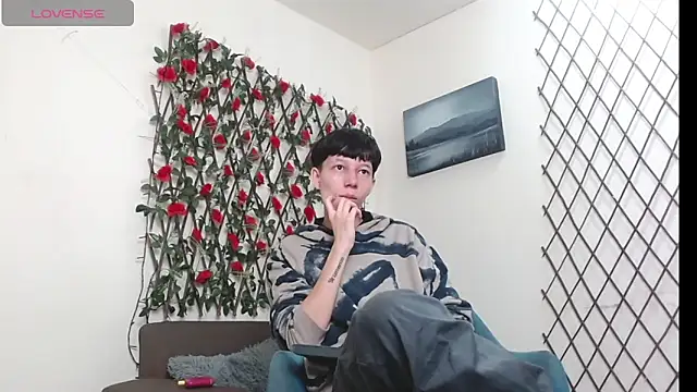 LiamBrown09 online show from May 11, 7:22 pm