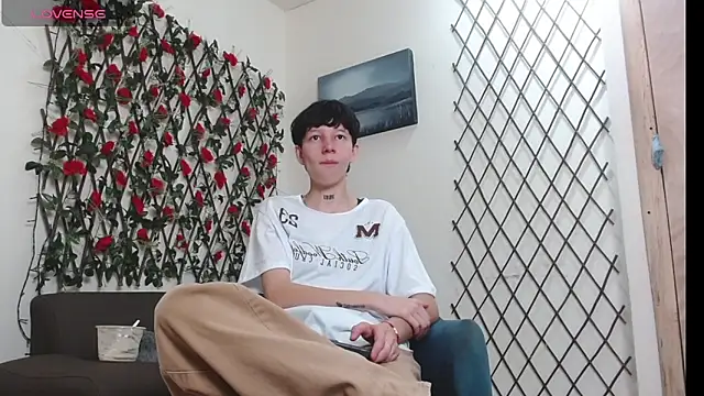 LiamBrown09 online show from May 26, 7:24 pm