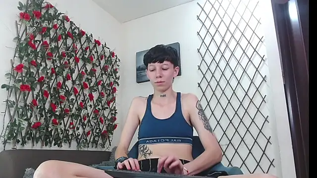 LiamBrown09 online show from May 7, 7:28 pm
