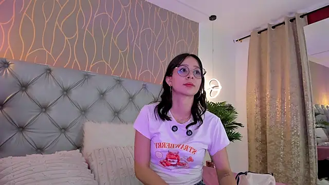 Naughty Couple83 online show from May 22, 7:45 pm