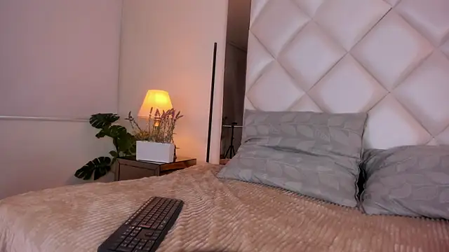 Megan DH online show from November 17, 12:28 pm