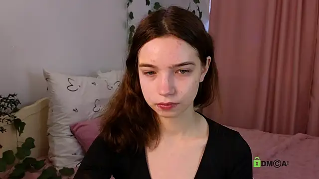 Snapshot of Evi_Brook chatting on September 13, 6:43 am Evi Brook online show from September 13, 6:43 am