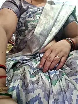 indianhotwife639 online show from May 21, 10:35 am
