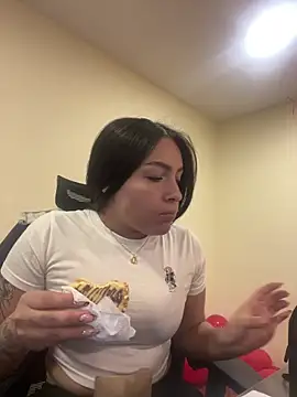 Alyha Cortes online show from May 6, 1:59 pm