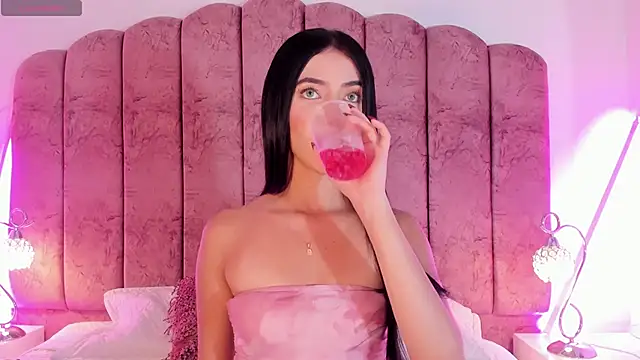 ValeskaZuev1 online show from November 14, 7:47 pm