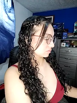 Snapshot of Mia___15 chatting on October 21, 9:08 pm Mia   15 online show from October 21, 9:08 pm