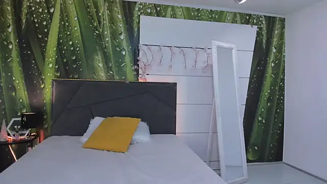 HollyTailors online show from May 25, 5:28 am