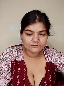 Snapshot of Meenu_tiwari chatting on September 22, 5:44 pm Meenu tiwari online show from September 22, 5:44 pm