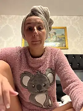 Emilia Mausi online show from September 13, 8:06 pm