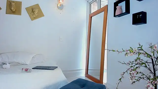 Aleexiiaa online show from December 22, 4:32 pm