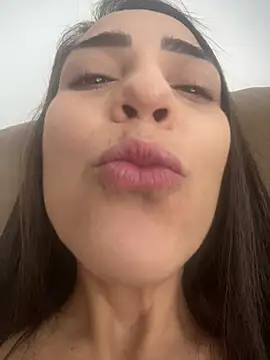 lucioliveira online show from February 9, 5:04 pm