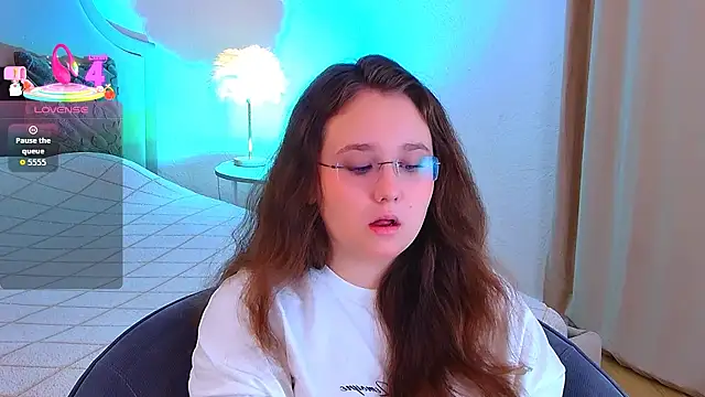 VelvetVixenCute online show from September 23, 5:38 am