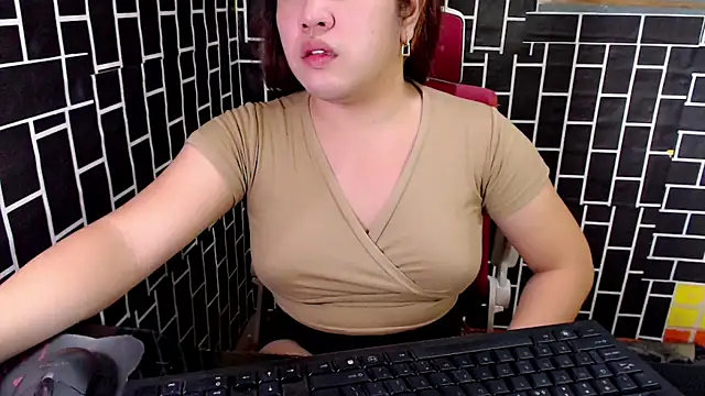 Snapshot of xUrDreamSlutWhore chatting on September 12, 2:12 am xUrDreamSlutWhore online show from September 12, 2:12 am