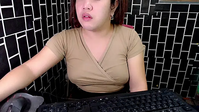 Snapshot of xUrDreamSlutWhore chatting on September 9, 4:07 pm xUrDreamSlutWhore online show from September 9, 4:07 pm