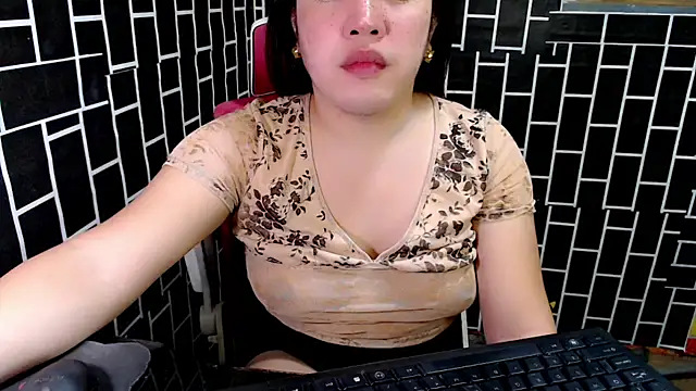 Snapshot of xUrDreamSlutWhore chatting on September 26, 10:18 pm xUrDreamSlutWhore online show from September 26, 10:18 pm