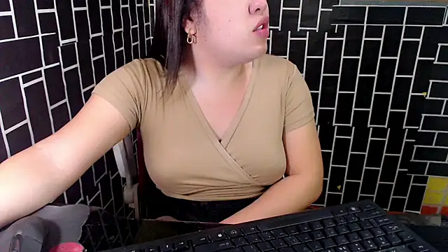 Snapshot of xUrDreamSlutWhore chatting on September 16, 9:12 pm xUrDreamSlutWhore online show from September 16, 9:12 pm
