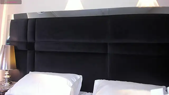 CarolineLee  online show from May 22, 10:52 pm