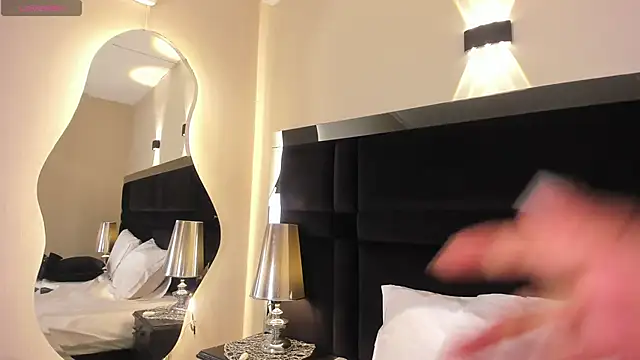 CarolineLee  online show from May 12, 10:49 pm