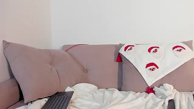 marie pourtoii online show from December 21, 1:10 am