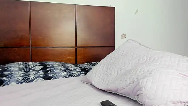 marie pourtoii online show from December 19, 12:59 am