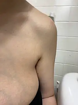 madsdeluxe online show from November 18, 5:08 am