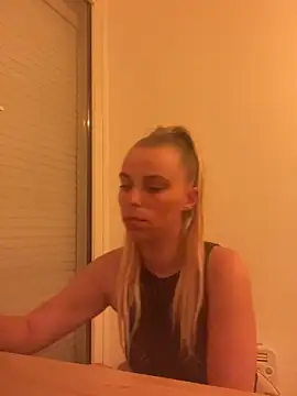 BrumeLove online show from May 23, 8:29 pm