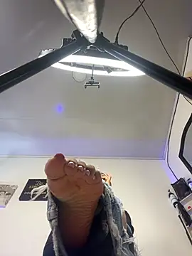 Snapshot of fetish_foot_ chatting on September 22, 9:35 pm fetish foot online show from September 22, 9:35 pm